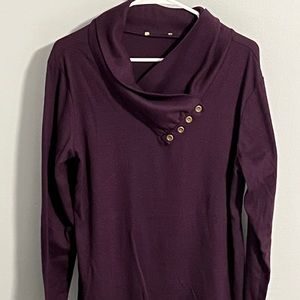 Wine colored tunic top with Kalneck and buttons to accent